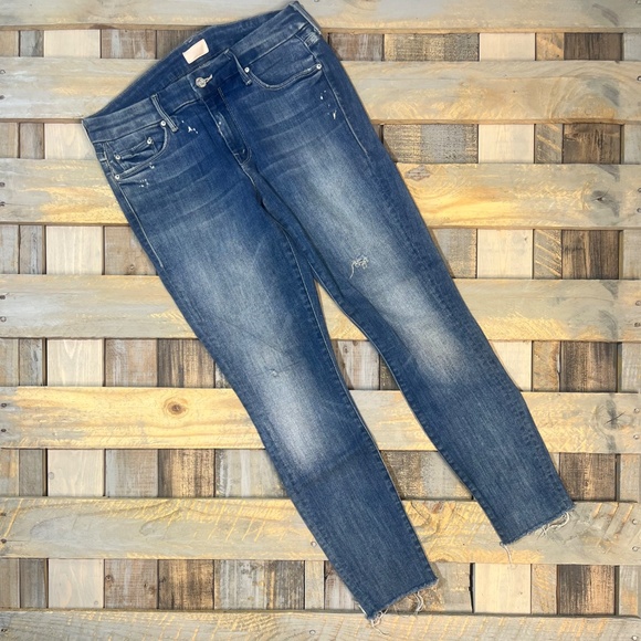 Distressed [Mother] Skinny <Looker Ankle Fray> Trashed Blue Jeans | 29 Medium 8 - Picture 3 of 16